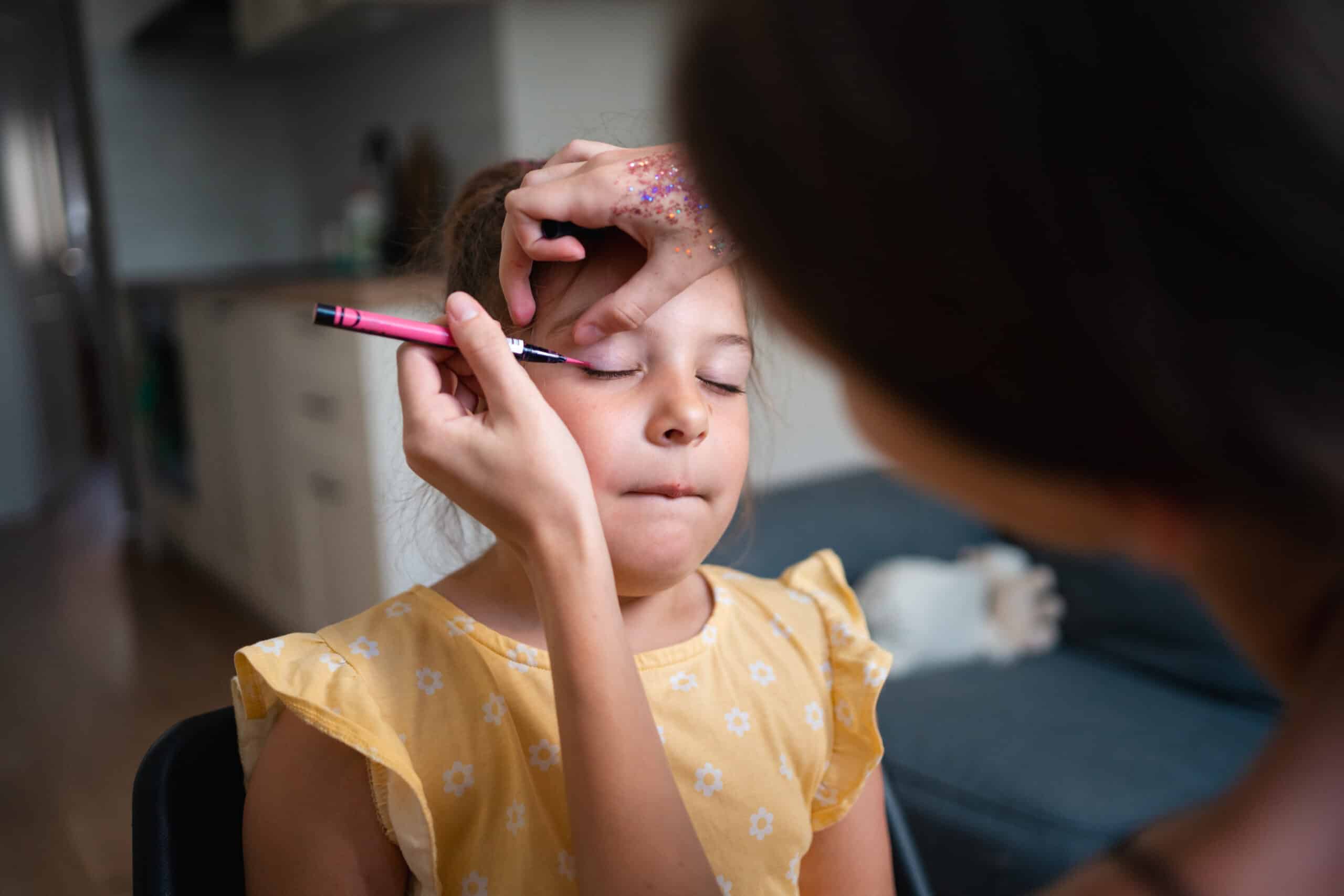 Maquilleuses artistiques : sublimez vos invités