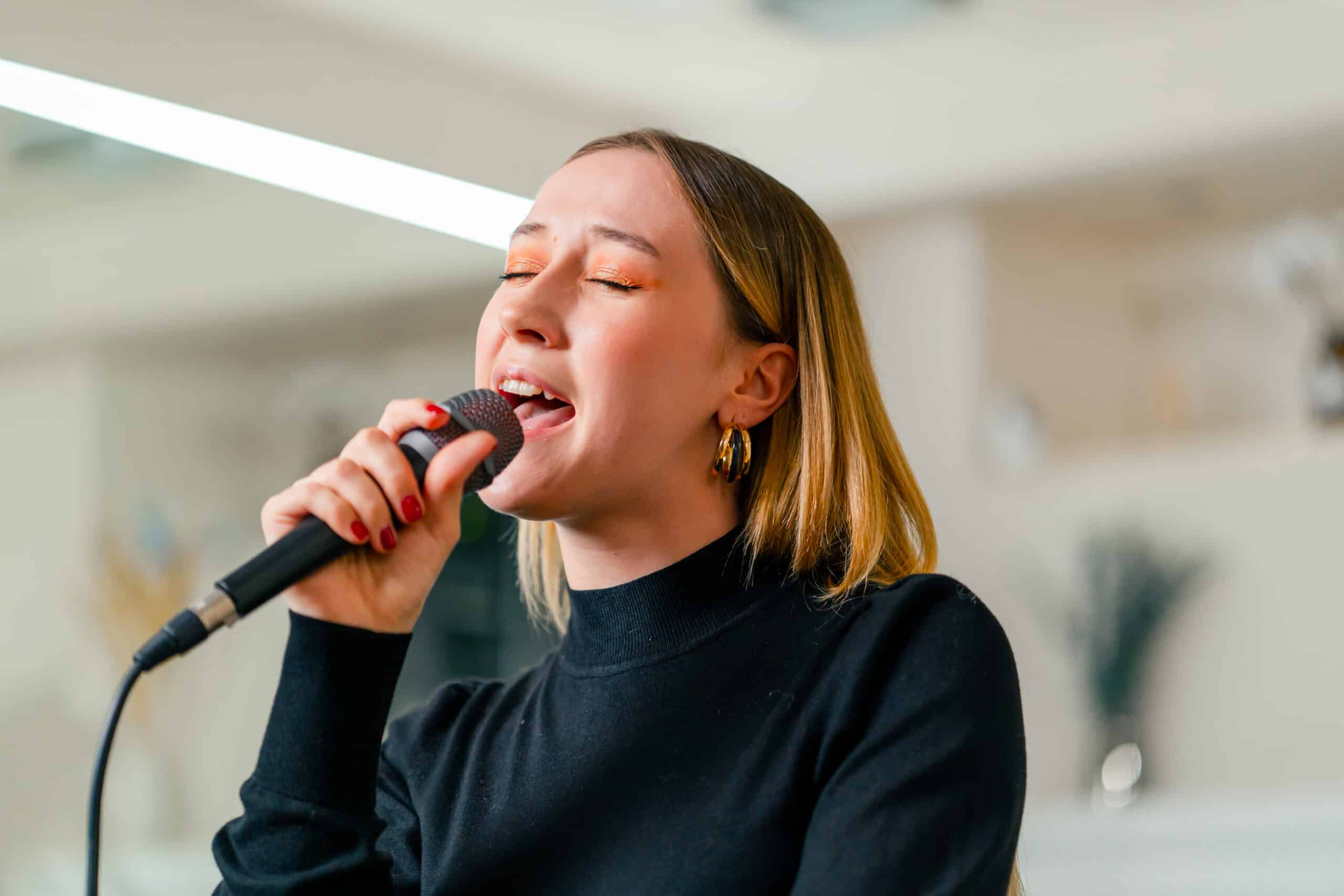 Chanteuses et karaoké pour mettre l’ambiance